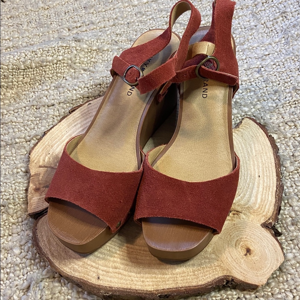 Lucky Brand Zashti Burgundy Suede Platform Wedges Sz8 NWT